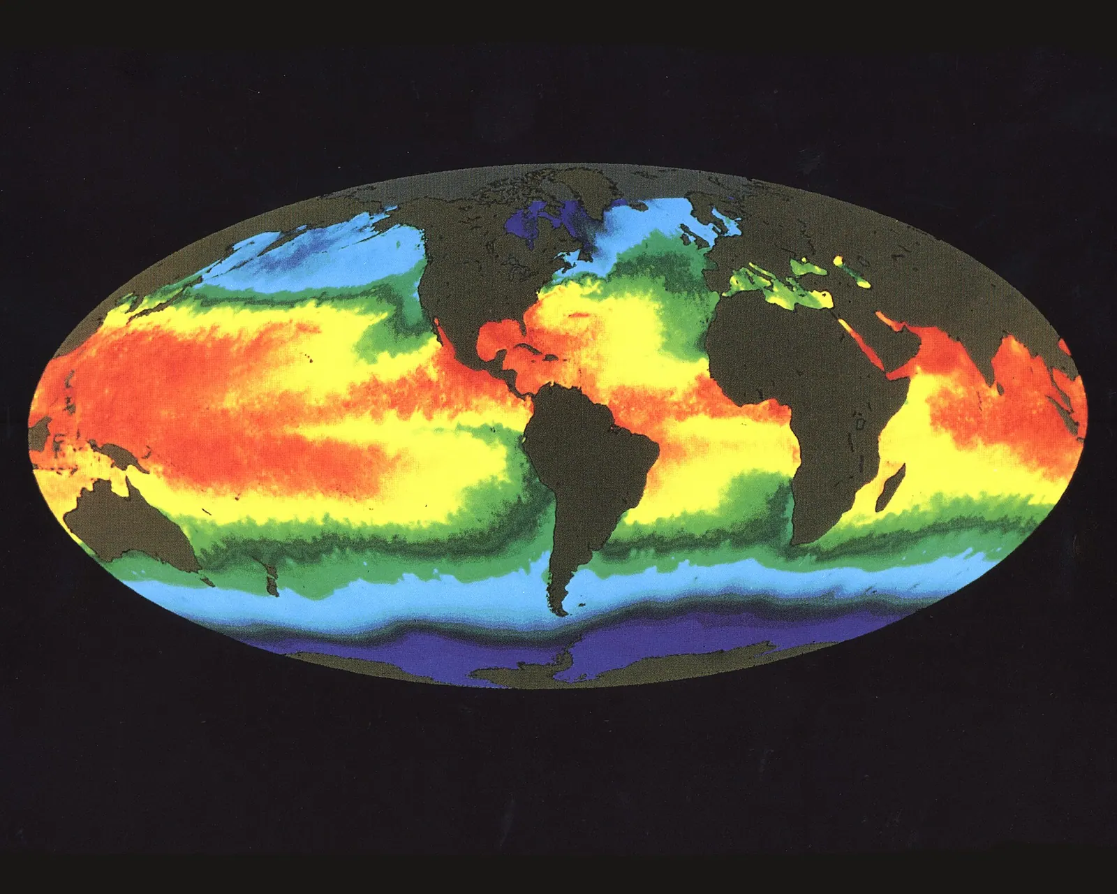 How Water Temperature Affects Marine Growth on Boat Hulls